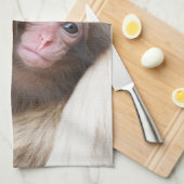 最も可愛い赤ん坊の動物 | Snow Monkey キッチンタオル (四つ折り)