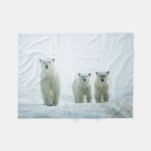 最も可愛い赤ん坊の動物 | Three Young Polar Bears フリースブランケット (正面(横))