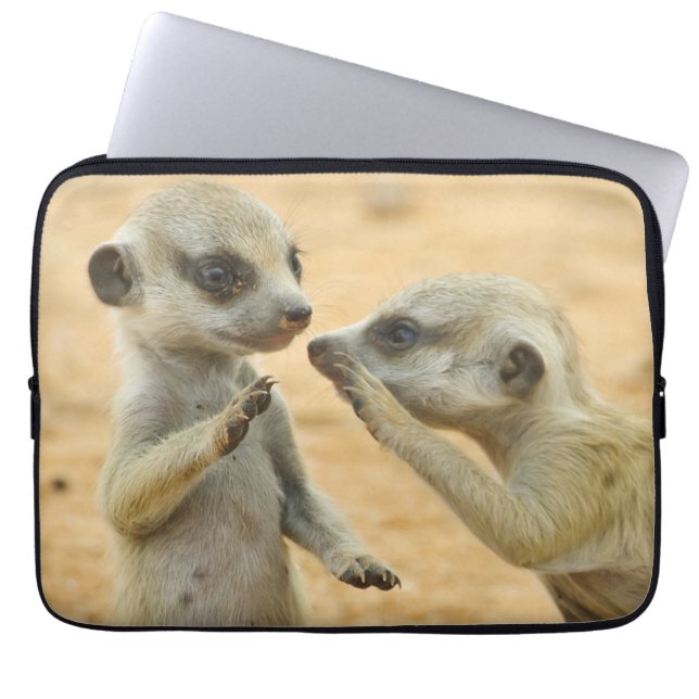 最も可愛い赤ん坊の動物 | Two Young Meerkats ラップトップスリーブ (正面)