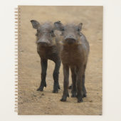 最も可愛い赤ん坊の動物 | Two Young Warthogs プランナー手帳 (正面)