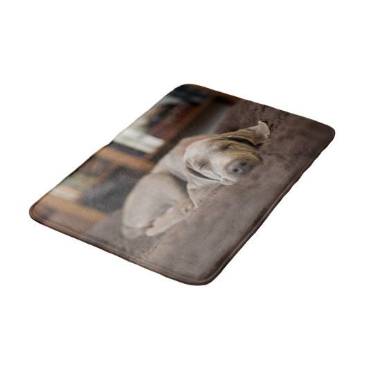 最も可愛い赤ん坊の動物 | Weimaraner Puppy Sleeping バスマット (アングル)