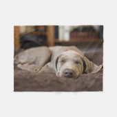 最も可愛い赤ん坊の動物 | Weimaraner Puppy Sleeping フリースブランケット (正面(横))