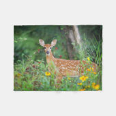 最も可愛い赤ん坊の動物 | White Tail Deer in Deerデイジー フリースブランケット (正面(横))