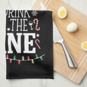 最も可能性が高いクリスマスすべてのワインの家族 キッチンタオル (四つ折り)