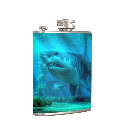 最も大きい鮫 フラスク (右)