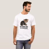 最も小さい猫は最高傑作。 Tシャツ (正面フル)