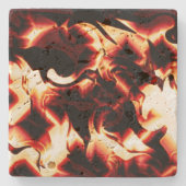 最も暗い赤い背景に彫られた焚き火 ストーンコースター (正面)