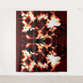 最も暗い赤い背景に彫られた焚き火 タペストリー (正面)