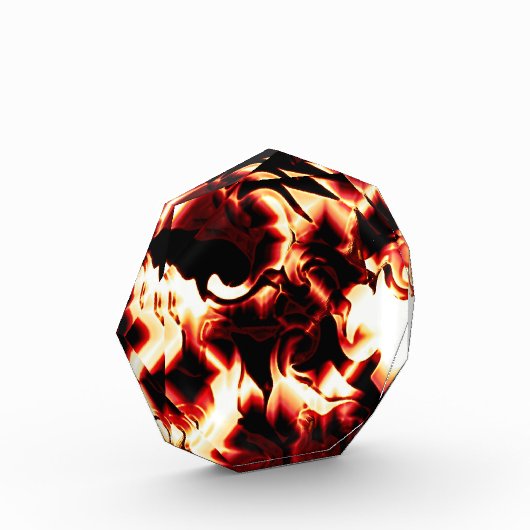 最も暗い赤い背景に彫られた焚き火 フォトブロック (左)