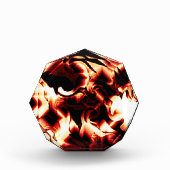 最も暗い赤い背景に彫られた焚き火 フォトブロック (正面)