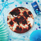 最も暗い赤い背景に彫られた焚き火 ペーパープレート (パーティー)