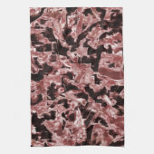 最も暗い赤の上に浮いている銅または岩のブレード キッチンタオル (縦)