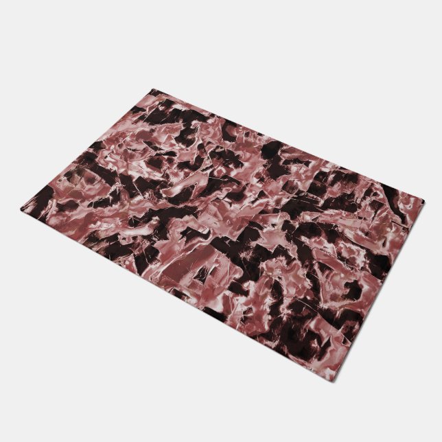 最も暗い赤の上に浮いている銅または岩のブレード ドアマット (アングル)