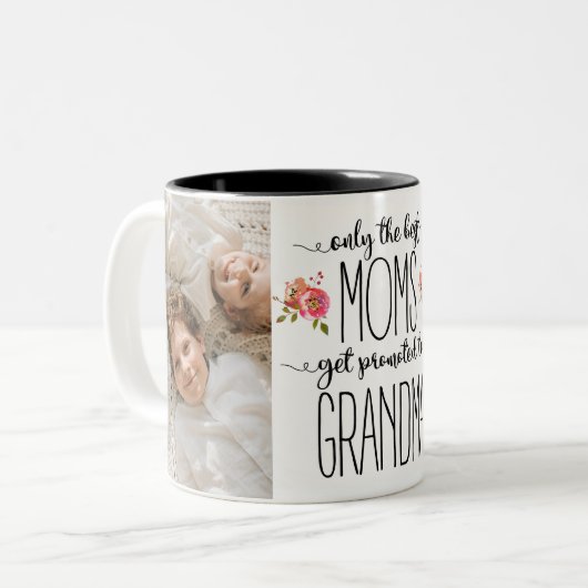最も最高のなお母さんだけ祖母に促進されて得ます ツートーンマグカップ (正面左)