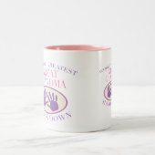 最も最高のな曾祖母はTシャツを渡します ツートーンマグカップ (中央)