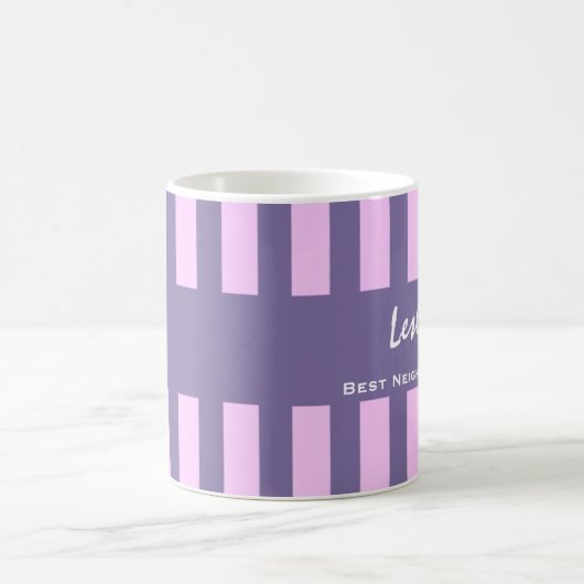 最も最高のな隣人の紫色のストライプの名前をカスタムするV16 コーヒーマグカップ (中央)