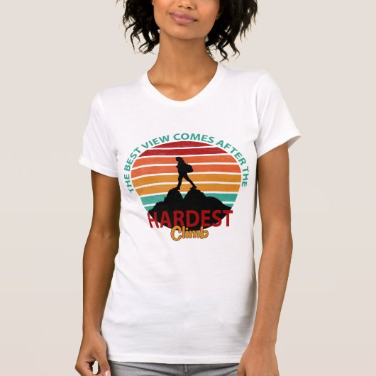 最も最高の厳し来い登るハイキング後の景色 Tシャツ (正面)