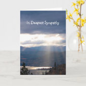最も深い悔やみや弔慰で太陽光線の雲スカイレイクシーン カード (黄色い花)