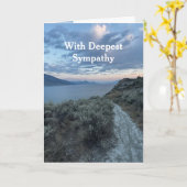 最も深い悔やみや弔慰の朝の空の雲の湖の歩く カード (黄色い花)