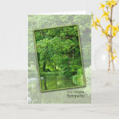 最も深い悔やみや弔慰の静かな川の風景 カード (黄色い花)