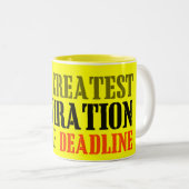 最も素晴らしいインスピレーションは締切のおもしろいなミームです ツートーンマグカップ (正面右)