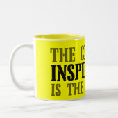 最も素晴らしいインスピレーションは締切のおもしろいなミームです ツートーンマグカップ (左)