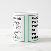 最初にコーヒーを飲み、次にマグを飲む ジャンボコーヒーマグカップ (正面)