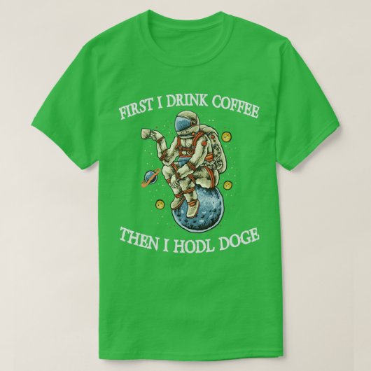 最初にコーヒーを飲み、次に私はDogeをhodl Tシャツ (デザイン正面)