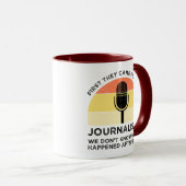 最初に彼ら来は記者たちのために マグカップ (正面右)