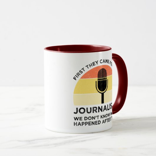 最初に彼ら来は記者たちのために マグカップ (正面右)