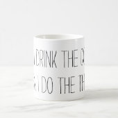 最初に私はコーヒーを飲みます、そして私は事のマグをします コーヒーマグカップ (中央)