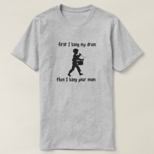 最初に私は私のドラムを強打しますそれから私があなたのミイラを強打す Tシャツ