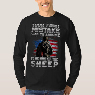 最初に間違えたのは私を普通のひとりだと思ったこと Tシャツ