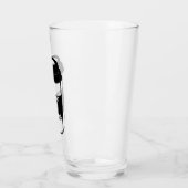 最初に飲み、次にハンマー タンブラーグラス (左)