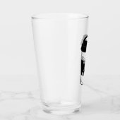 最初に飲み、次にハンマー タンブラーグラス (右)