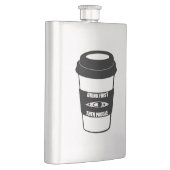 最初に飲み、次にパドル フラスク (右)