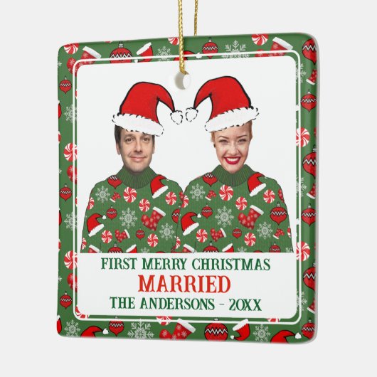 最初のおもしろいメリークリスマスの醜い結婚したセーター セラミックオーナメント (左)