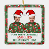 最初のおもしろいメリークリスマスの醜い結婚したセーター セラミックオーナメント (正面)