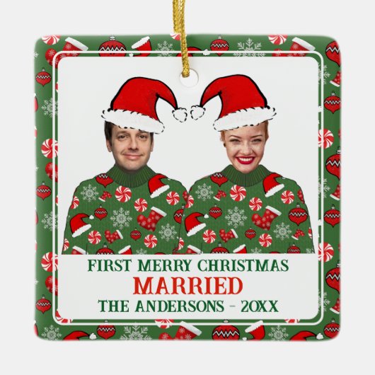 最初のおもしろいメリークリスマスの醜い結婚したセーター セラミックオーナメント (正面)