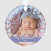 最初のクリスマスおばあちゃんスノーフレークスリボンライトブルー オーナメント (裏面)