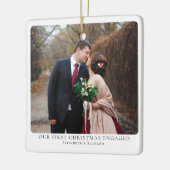 最初のクリスマスのカスタマイズ可能な婚約済み最小限の写真 セラミックオーナメント (左)