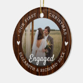 最初のクリスマスエンゲージメントRustic Faux Wood 2の写真 セラミックオーナメント (左)