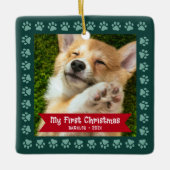 最初のクリスマス　ペット　子犬　写真　肉球　緑　カスタム セラミックオーナメント (正面)