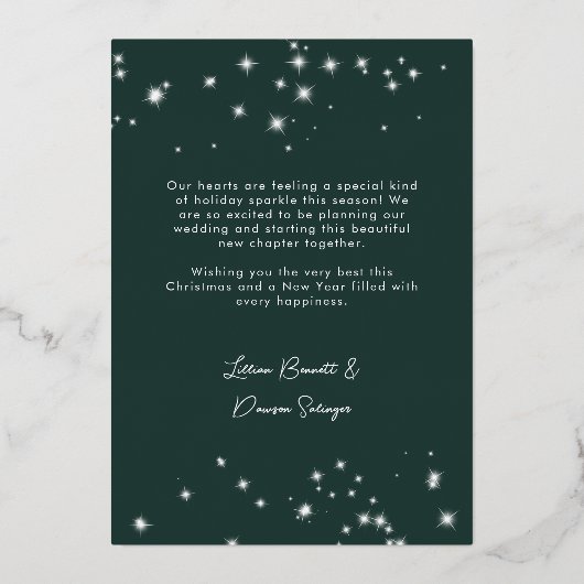 最初のクリスマス 婚約写真 緑 箔シーズンカード (裏面)