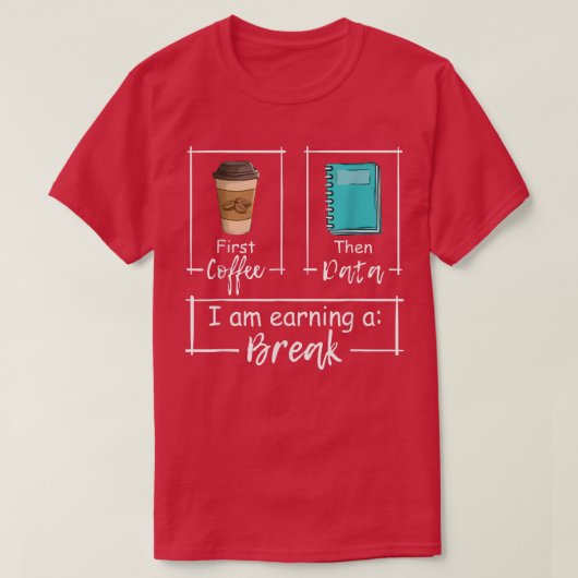 最初のコーヒーとデータ私は休憩時間を稼いでいる Tシャツ (デザイン正面)