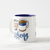 最初のコーヒーの後Guzheng音楽愛好家 ツートーンマグカップ (正面左)