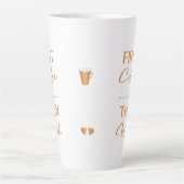 最初のコーヒーの次に作業グラムガーリータイポグラフィ カフェラテマグ (正面)