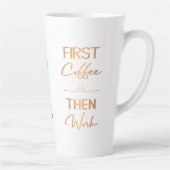 最初のコーヒーの次に作業グラムガーリータイポグラフィ カフェラテマグ (右)