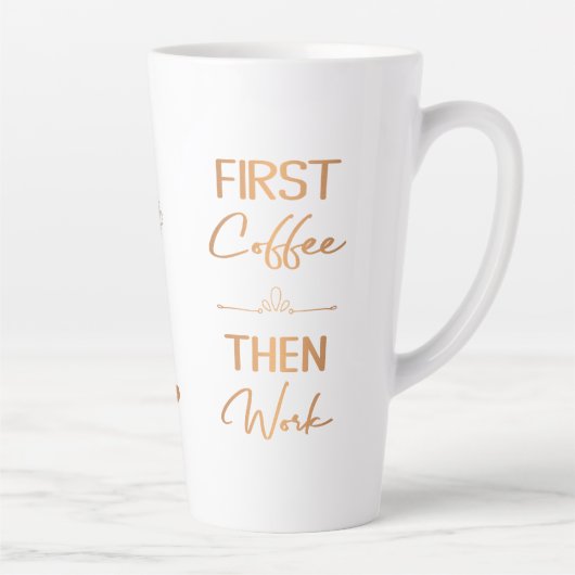 最初のコーヒーの次に作業グラムガーリータイポグラフィ カフェラテマグ (右)