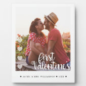 最初のバレンタイン記念日をMr. & Mrs. ミニマル カップル フォトとして フォトプラーク (正面)